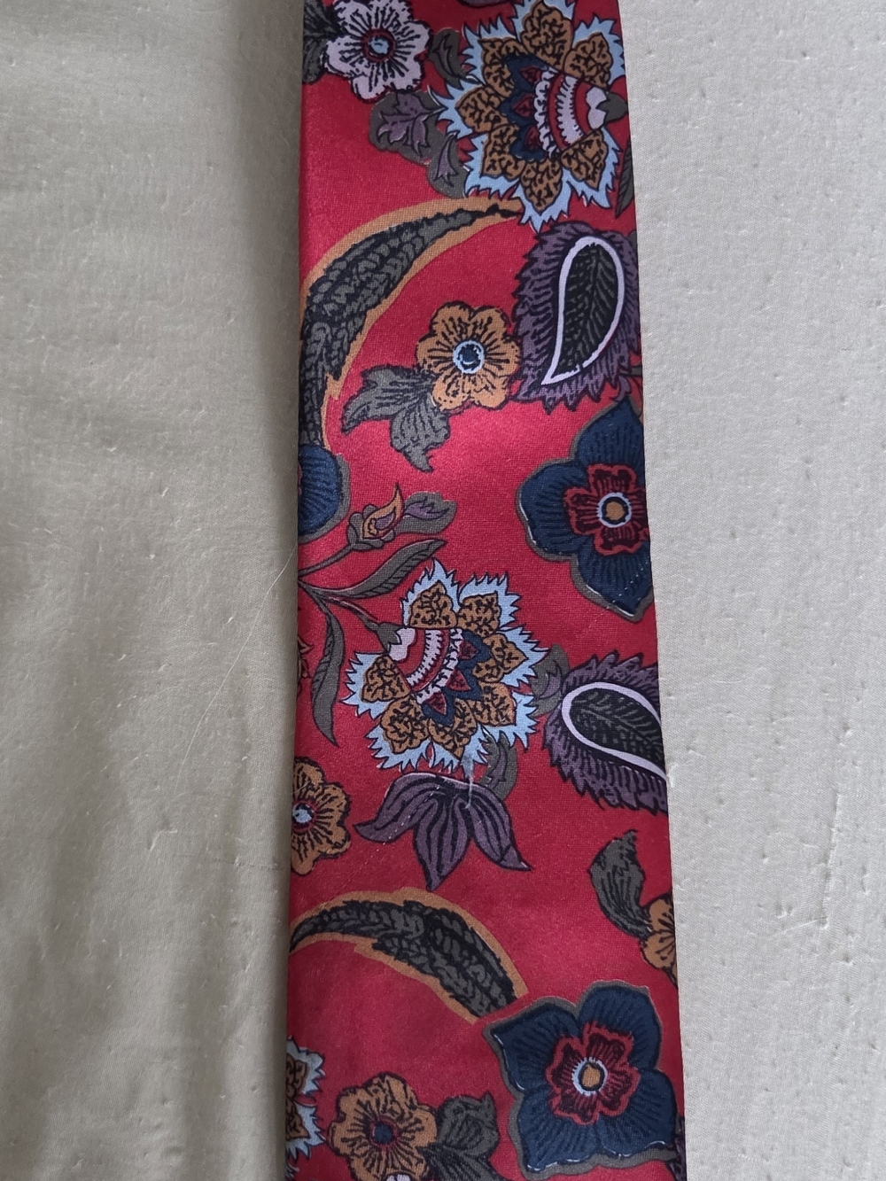 Vintage Regal Red Floral Paisley Effect Tie